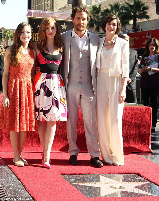 安妮·海瑟薇11月17日最新动态与三大看点回顾