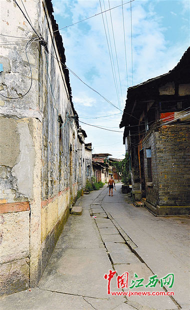 探秘小巷深处的独特风味，一家与时光赛跑的特色小店——往年11月10日实时信息不匹配解析