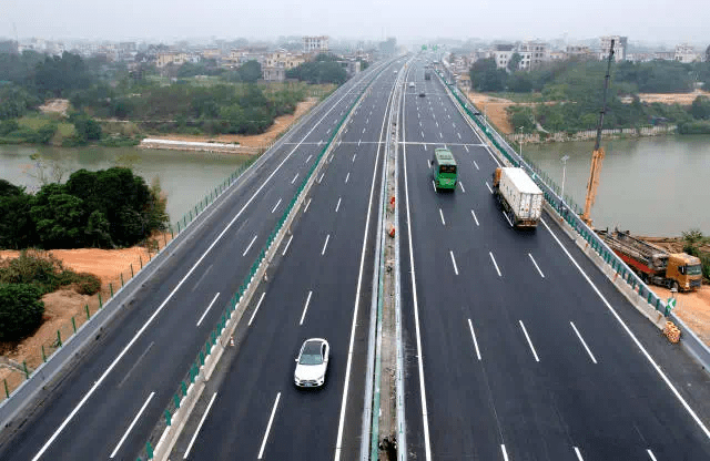 三乡高速入口的坚守与变化，疫情下的学习成就自信之路