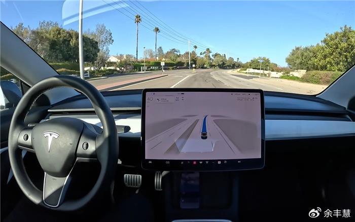 特斯拉模拟实时街景技术，重塑智能驾驶的未来视界体验