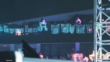 数字时代互动新风尚，实时弹幕团粉灯牌体验亮相！