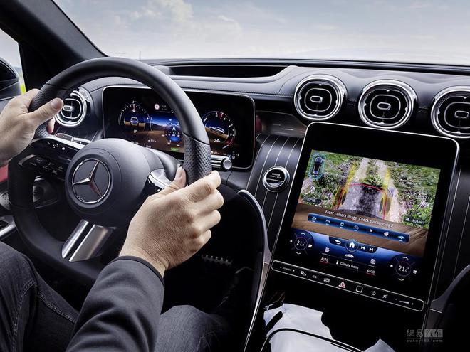 奔驰实时交通信息服务，引领智能驾驶新时代的智能导航革新创新风潮