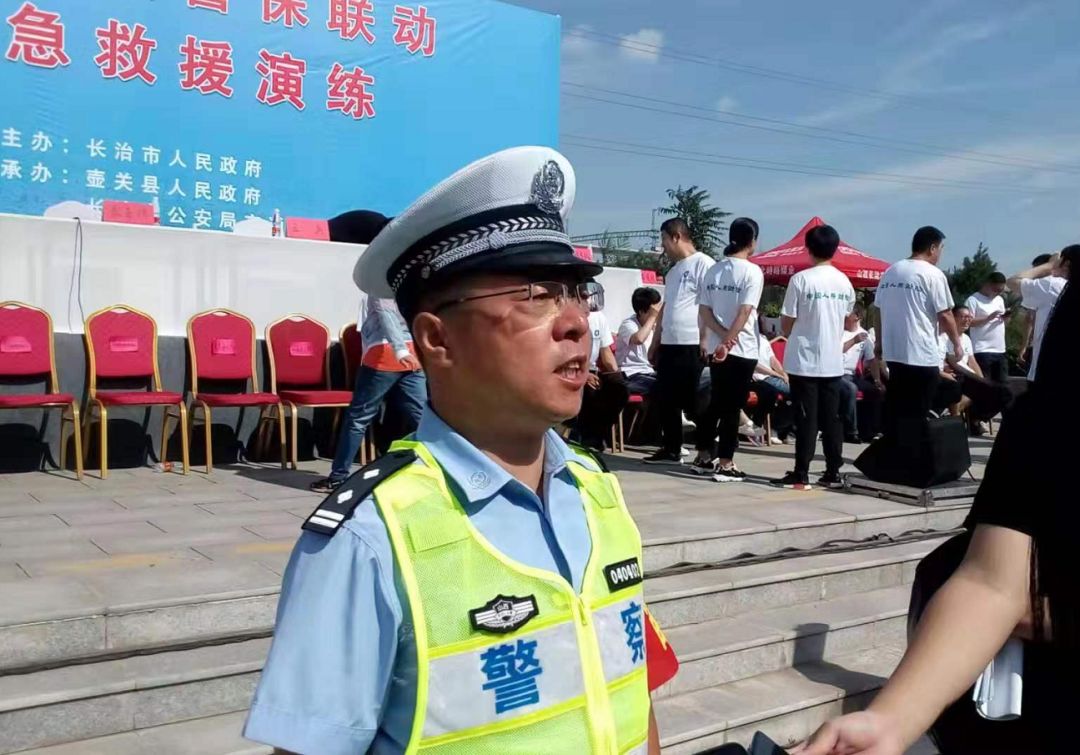 交警处置突发事故：交警事故现场的处置规范 