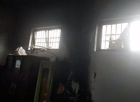 门外突发巨响吓坏弟弟：门外一直响起敲门声是什么小说 