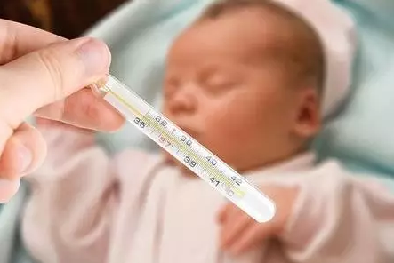 体温不断发热：体温一直反复高烧不退 