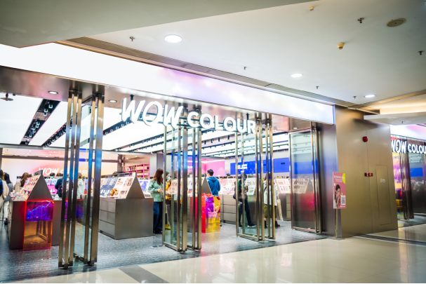 独家彩妆集合店，引领时尚彩妆新潮流的独特体验