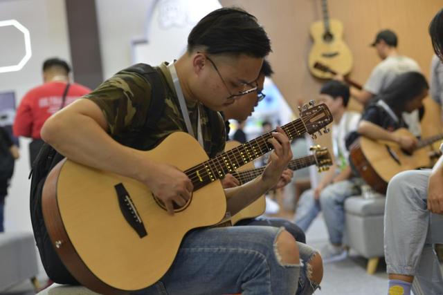 古典吉他高效练习秘诀，轻松掌握弹奏技巧！