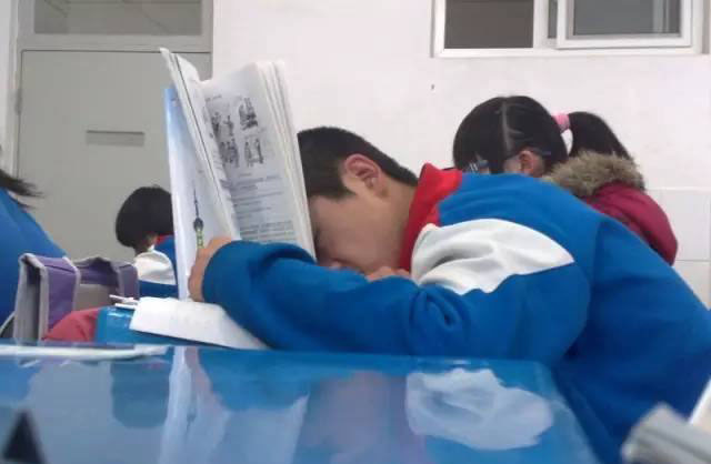 只有不断的自我总结：只有不断的自我反省 