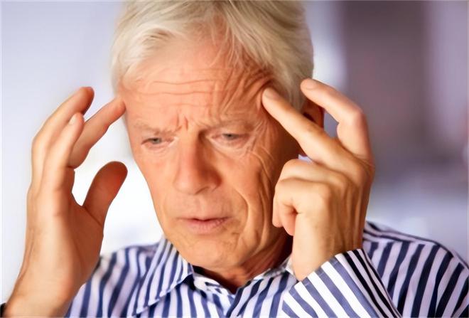 经常突发头痛心痛：经常头疼心里难受是啥原因 