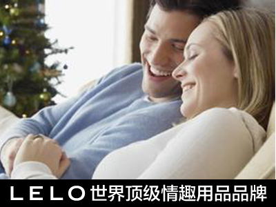 娇妻高潮呻吟不断： 