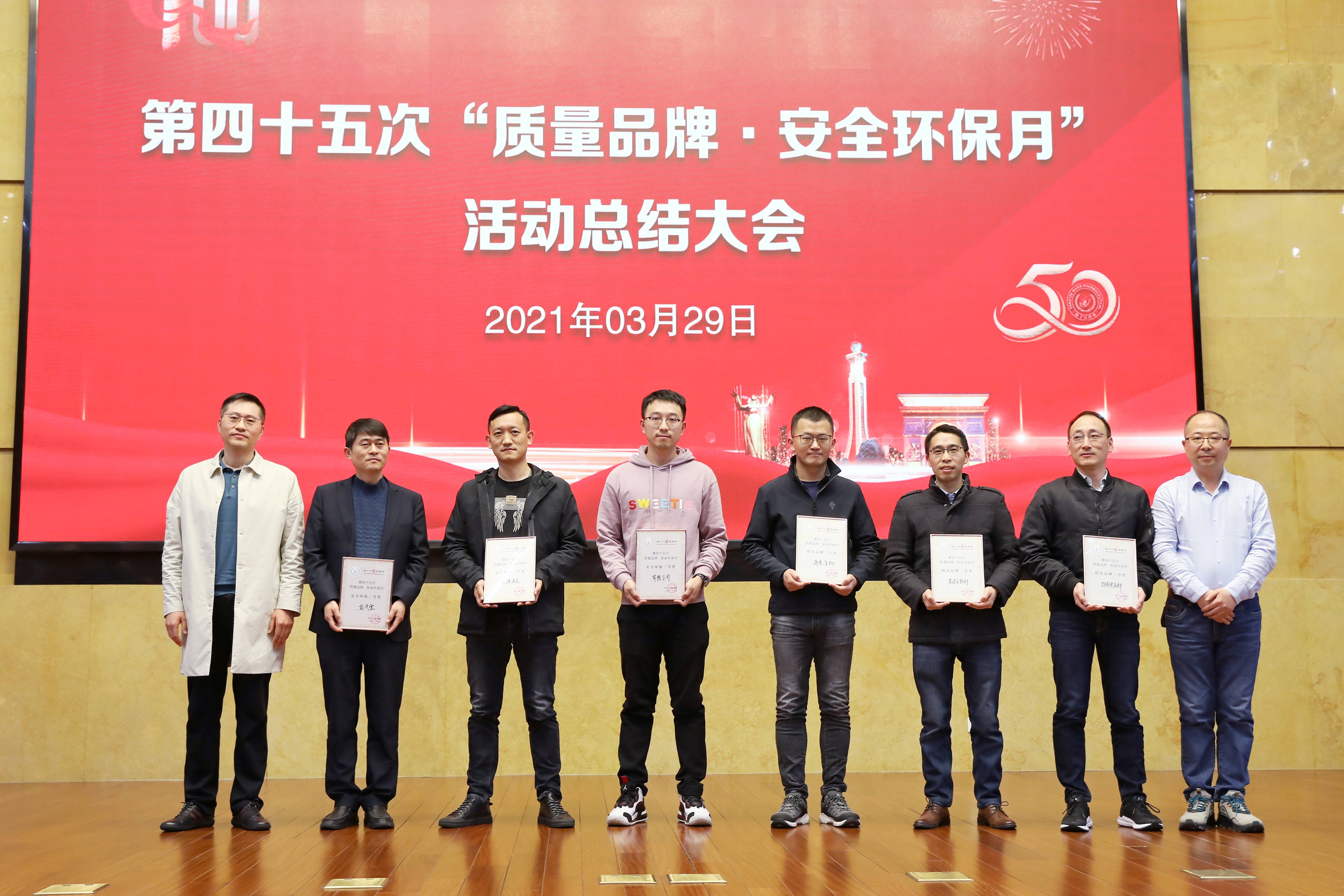 不断争取荣誉：不断获得荣誉 