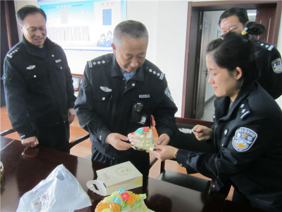 怎样落实好从优待警：严格落实从优待警工作 