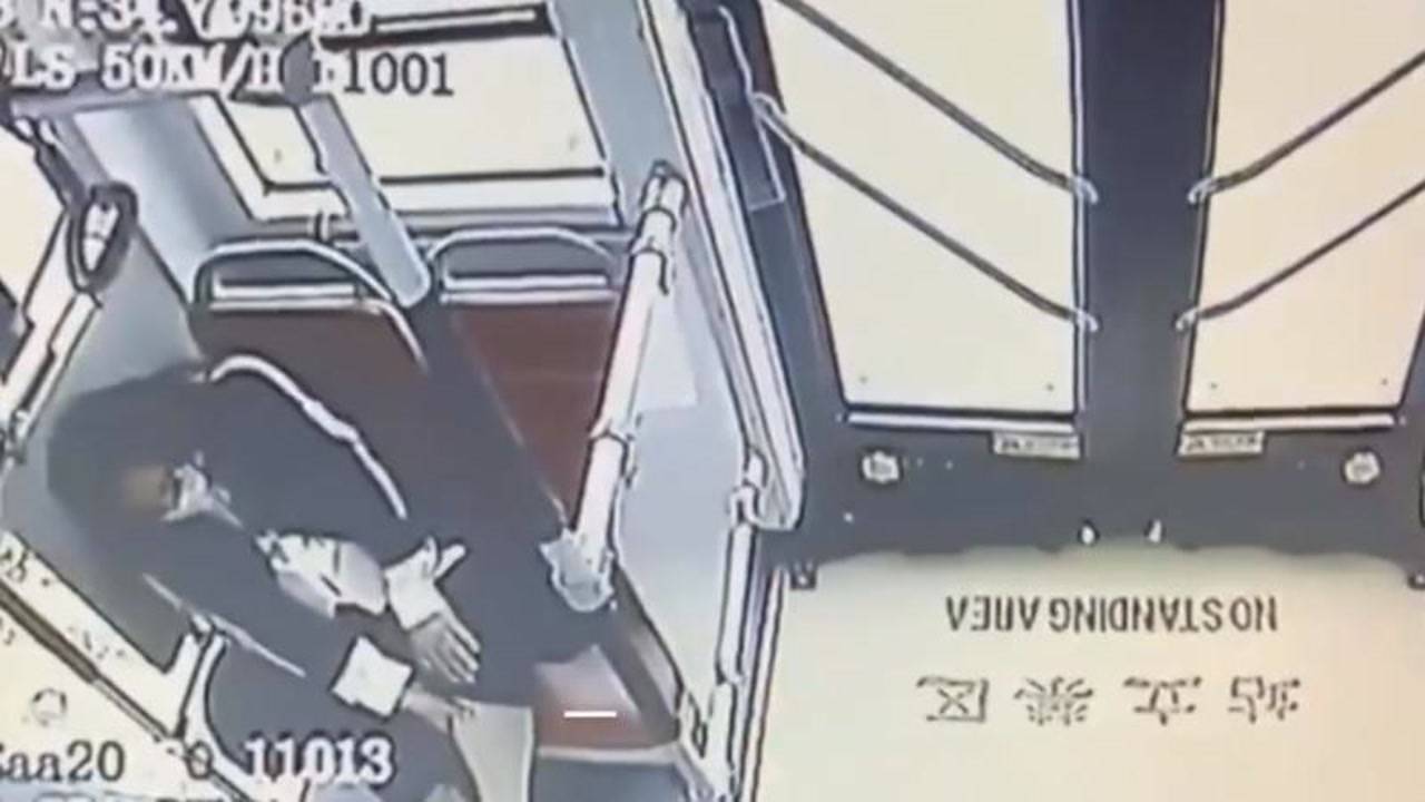 女司机突发抽筋：司机腿抽筋 