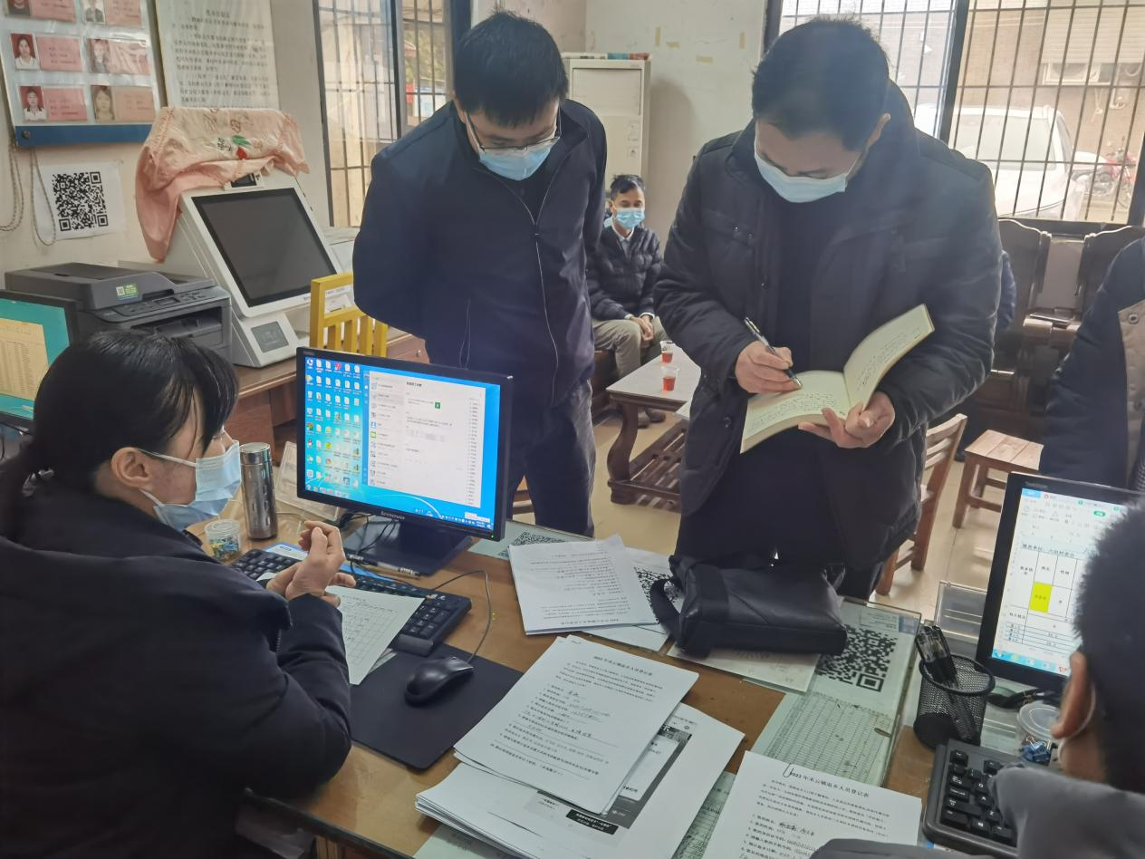 督促企业落实防疫措施：督导企业疫情防控 