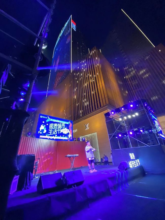 不断突出亮点：凸显新亮点 