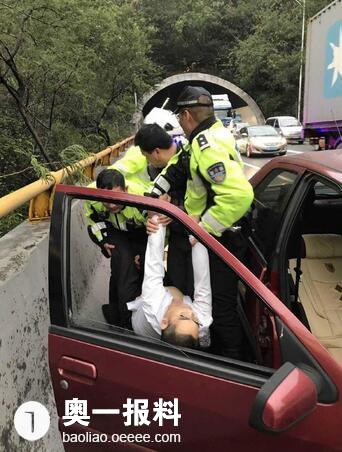 乘客突发疾病司机救人：救助受伤乘客 