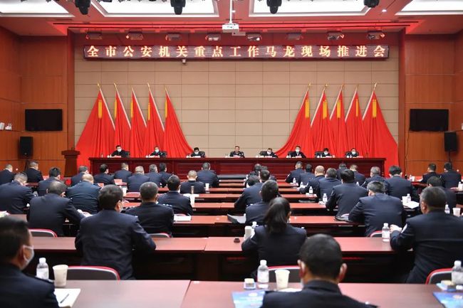 在推动落实上：在推动落实上级部署安排 