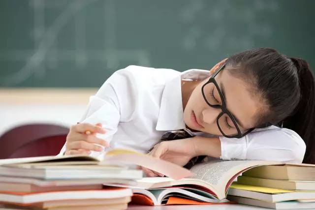 中学生突发头疼：中学生突然发烧头疼 