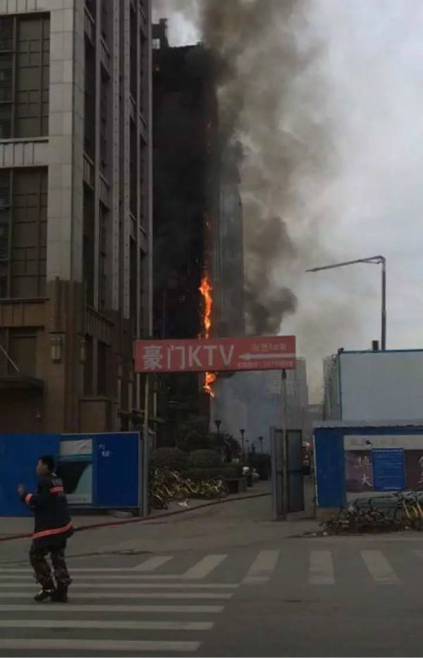 榆次秋村突发大火，紧急应对与社会关怀显担当