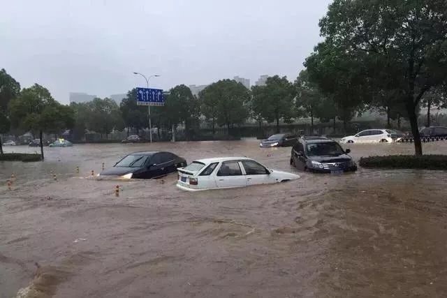 暴雨积水问题频发，如何应对成焦点！