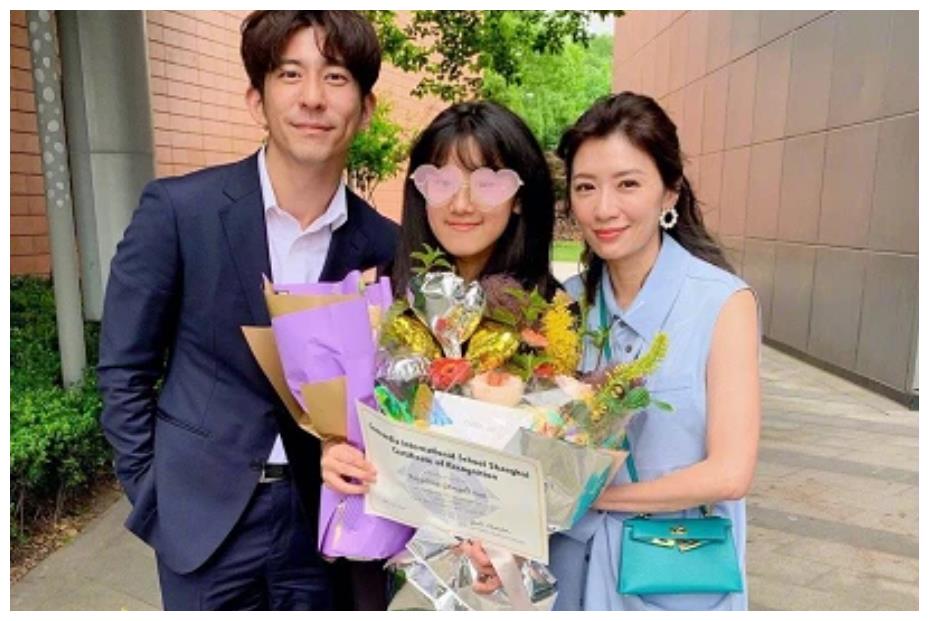 胡杏儿独家购物：胡杏儿专访视频最新 