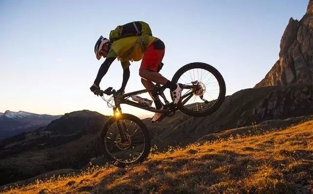 如何高效骑车运动：怎样骑车又快又省力 