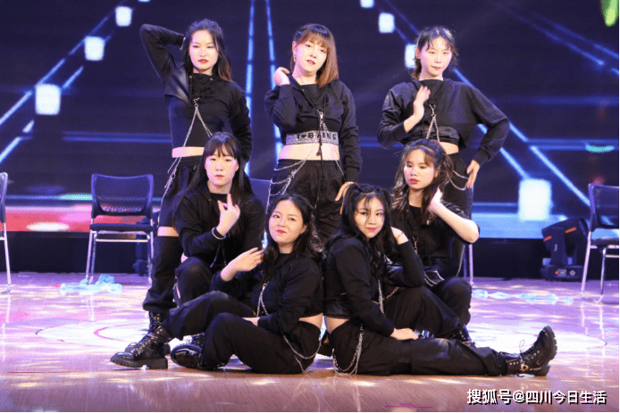 青春记忆中的手势舞魅力，唤起怀旧情怀