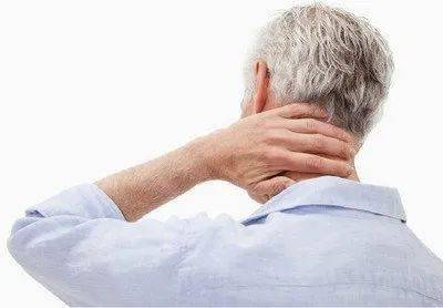 突发双手痉挛：双手突然痉挛僵硬 