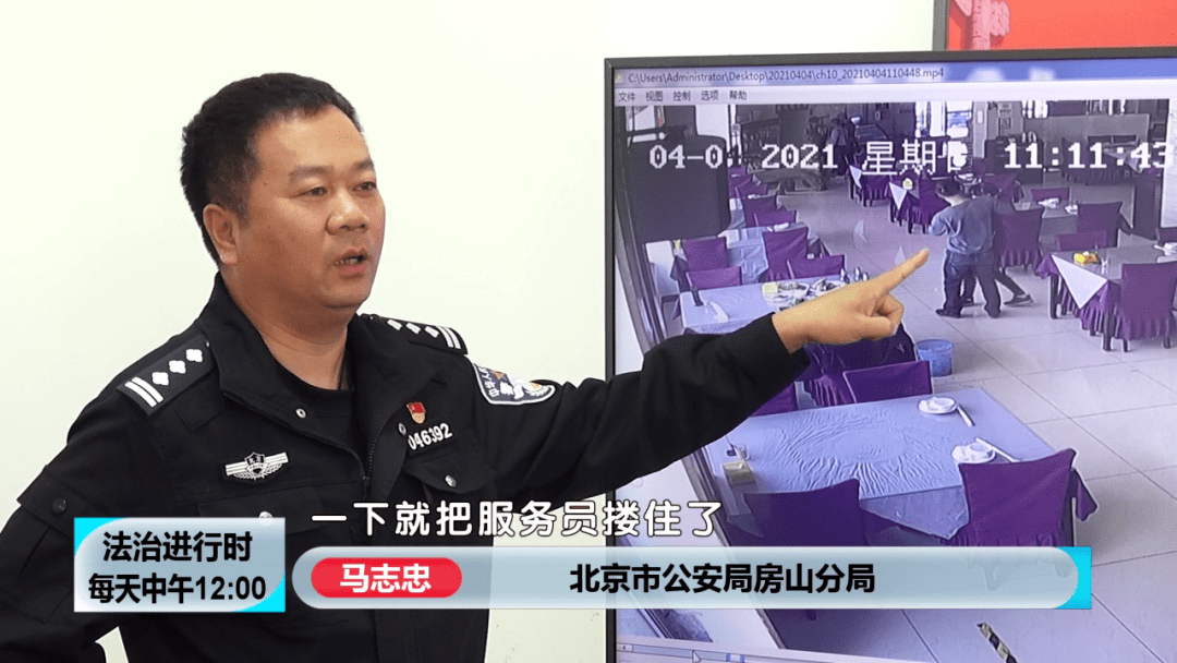 交警处理突发持刀男子：交警被刀杀 