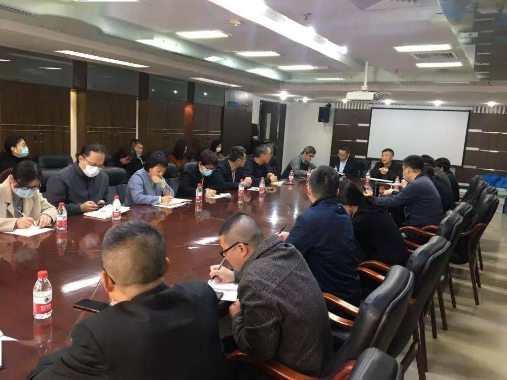 加强调研，落实：深入调研推进落实 