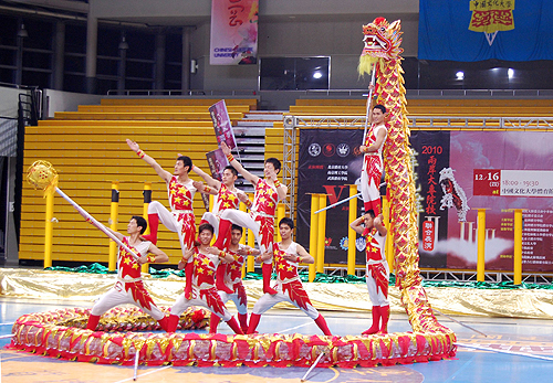 壮族舞龙，传统与现代的交融魅力展示