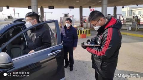 干警进社区防疫宣传：民警进社区宣传 