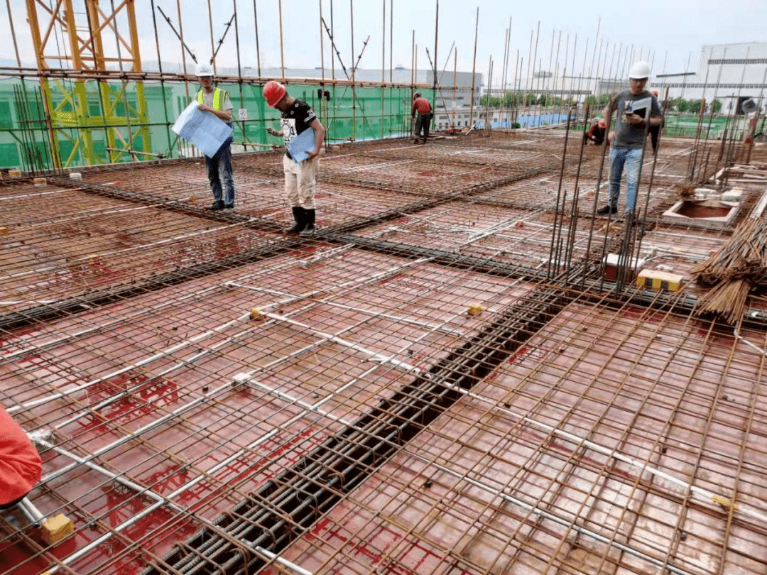 学校宿舍楼基坑开挖标准规范，安全施工，质量保障