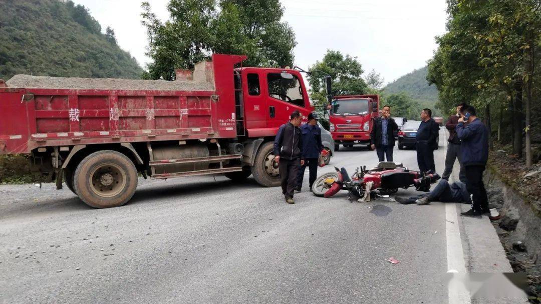 蠡县大车侧翻事件，最新视频报道揭秘现场情况