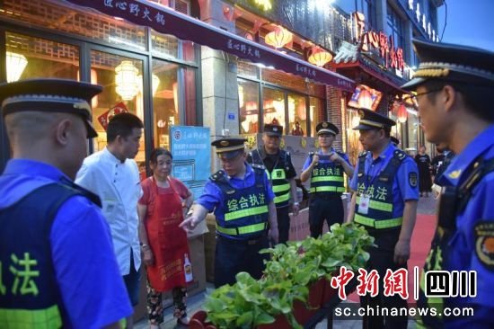 地摊经济点亮城市新活力，创新宣传形式，激发消费活力！