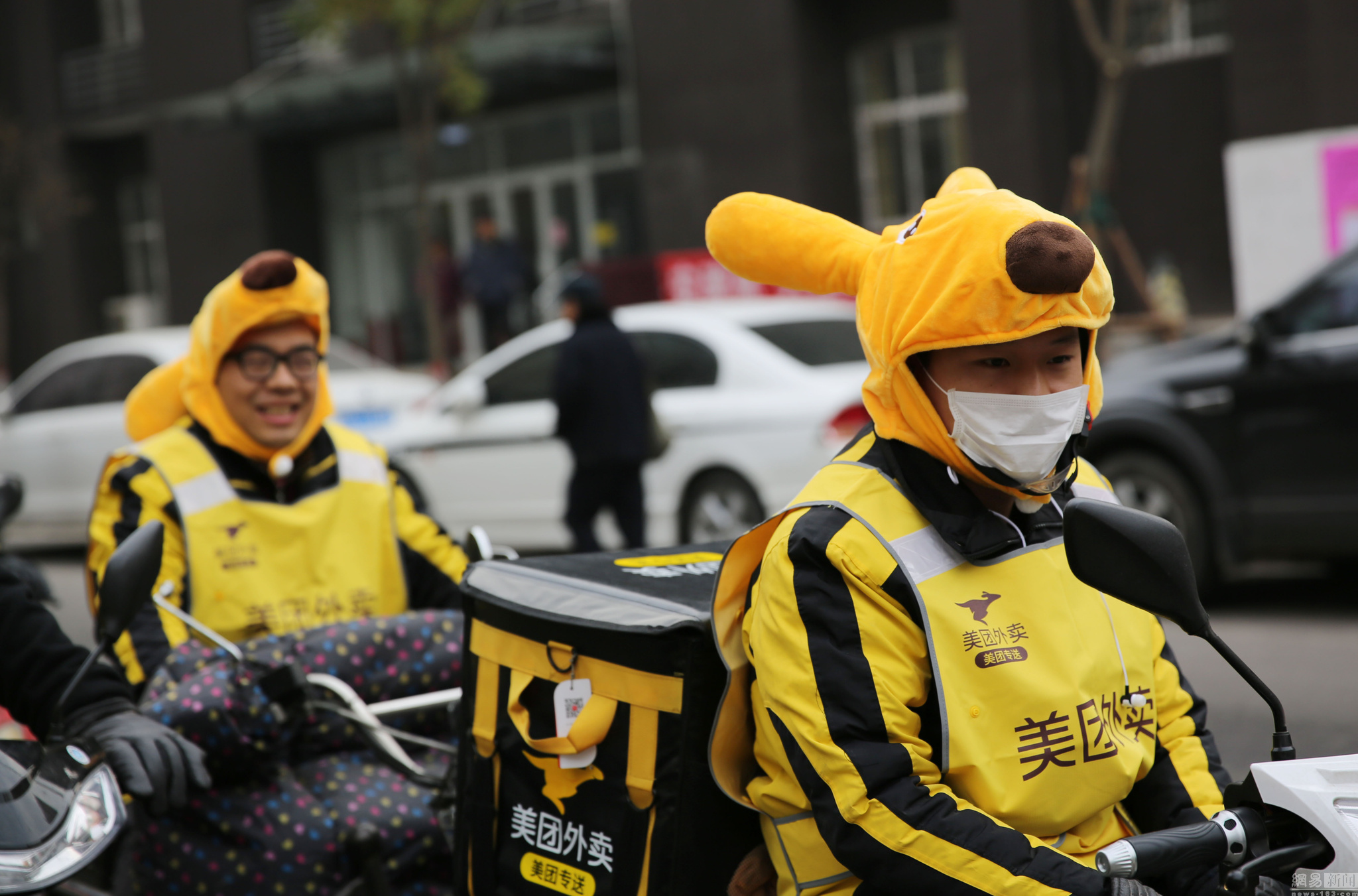 福州街头突发外卖惊喜，瞬间体验便捷与喜悦