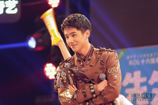 独家揭秘，刘昊然真实面貌，新生代偶像背后的故事