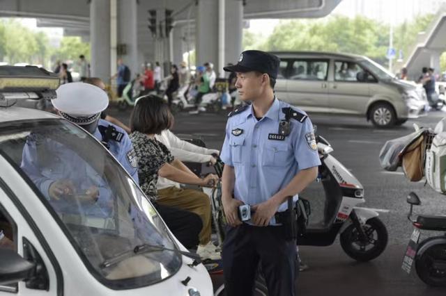 芒市警方重拳打击赌博活动，抓赌新闻头条！