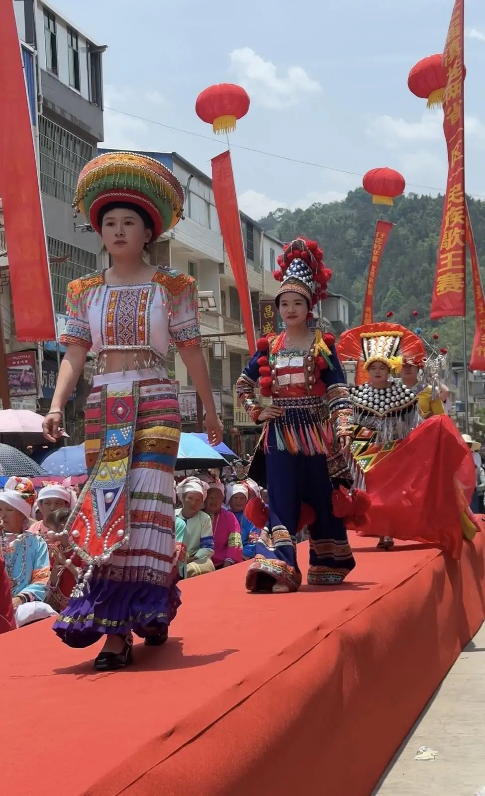 壮族服饰文化，绚烂多彩，传承千年，值得一探！