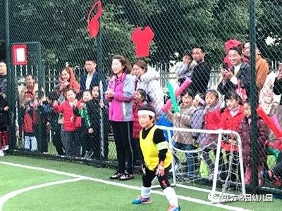 今日足球赛事火热报道，最新比赛消息全解析！