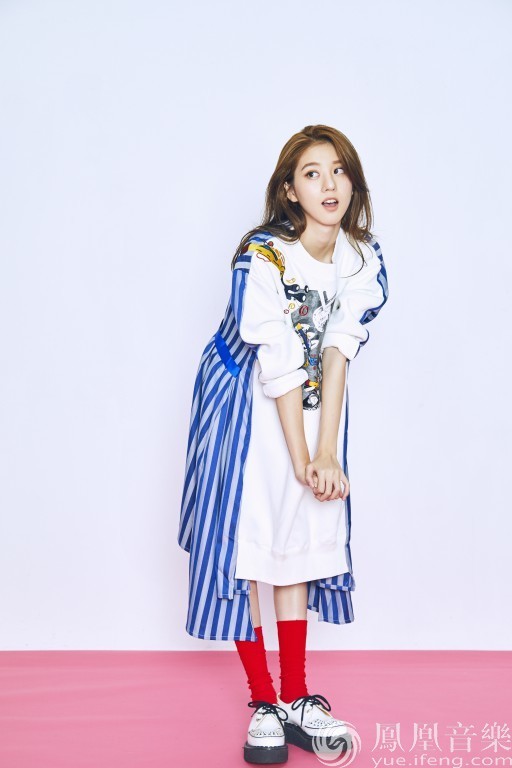 梁咏琪1999年音乐青春不断燃爆乐坛风采