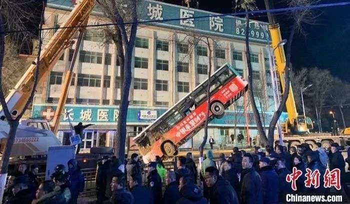 重庆突发大楼事件揭秘，紧急应对与救援行动！