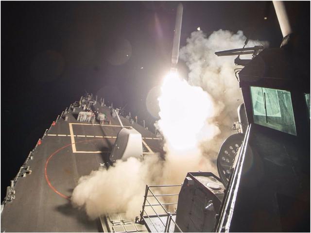 美国突然发动空袭，全球瞩目关注事件进展