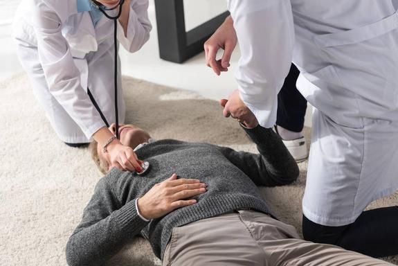 突发右下胯周边疼痛，原因、诊断及治疗方法全解析