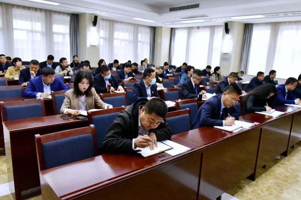 政治纪律专题讲话，严守纪律底线，加强政治建设