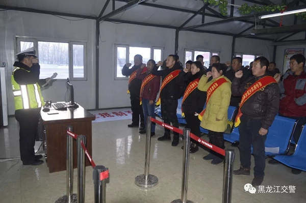 交警大队深入驾校宣传，携手共建交通安全文化长廊