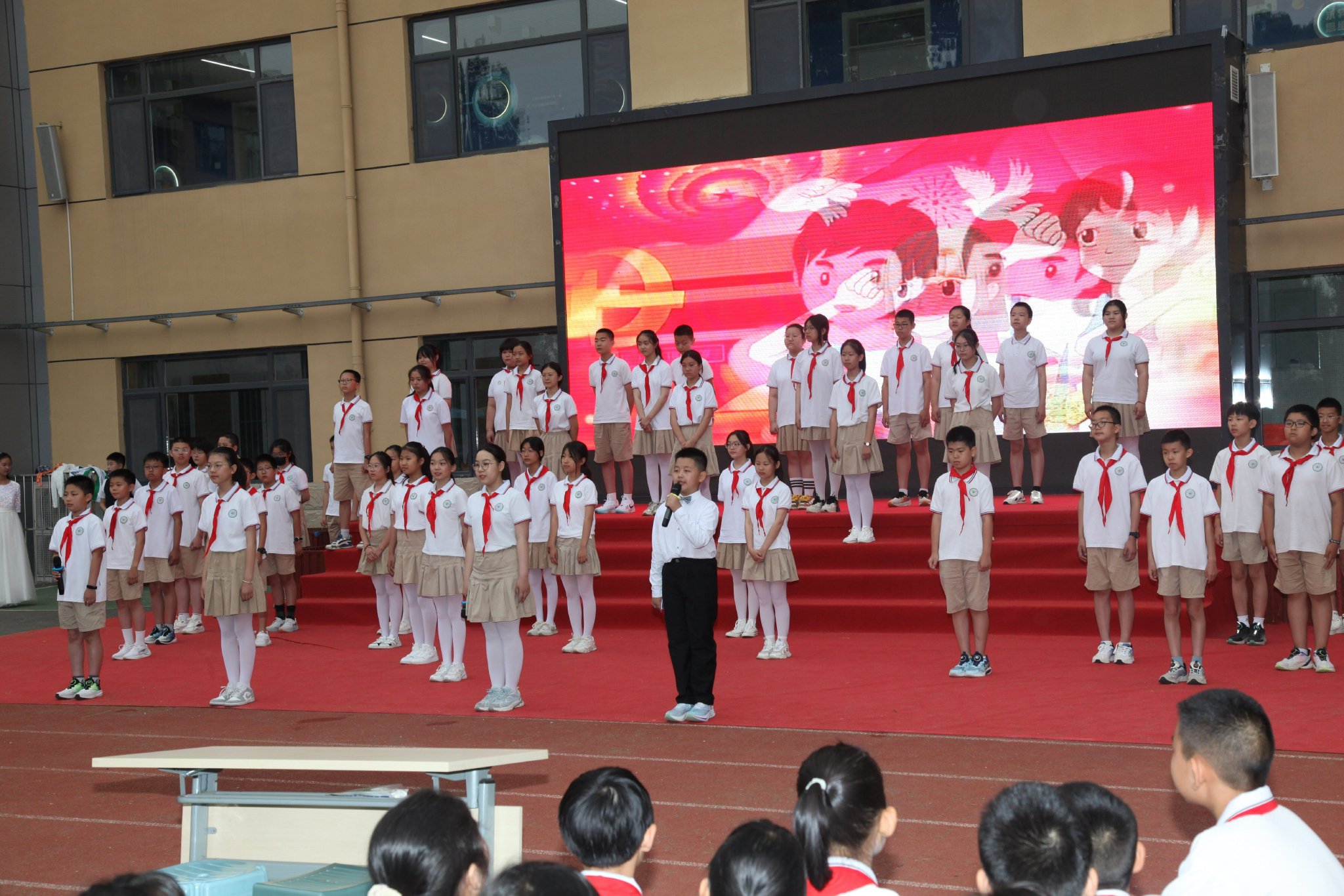 小学毕业励志寄语，启航新征程，筑梦未来，成就精彩未来！