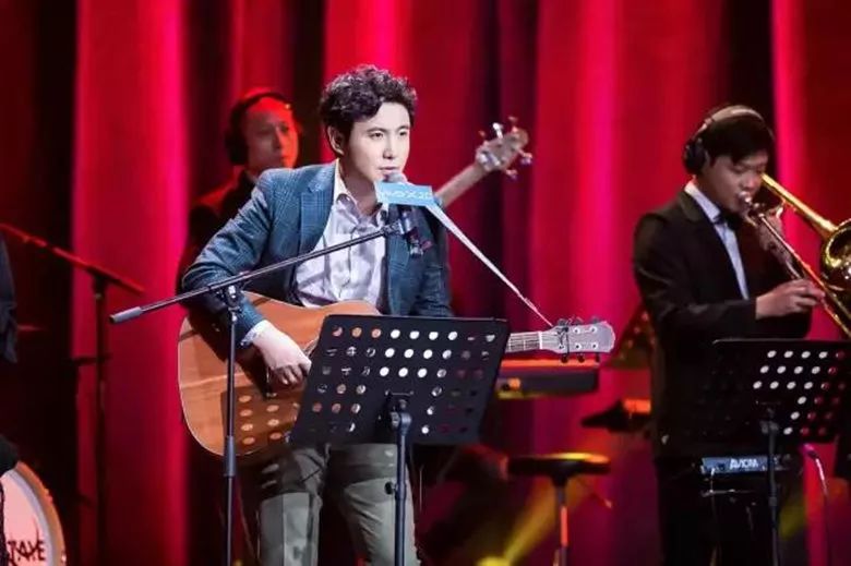 沈腾舞台喜剧魅力,笑场连连,欢乐无限!