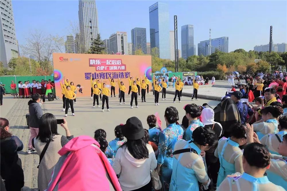 广场舞新风潮来袭，格桑拉舞动大地，引领全民舞动潮流