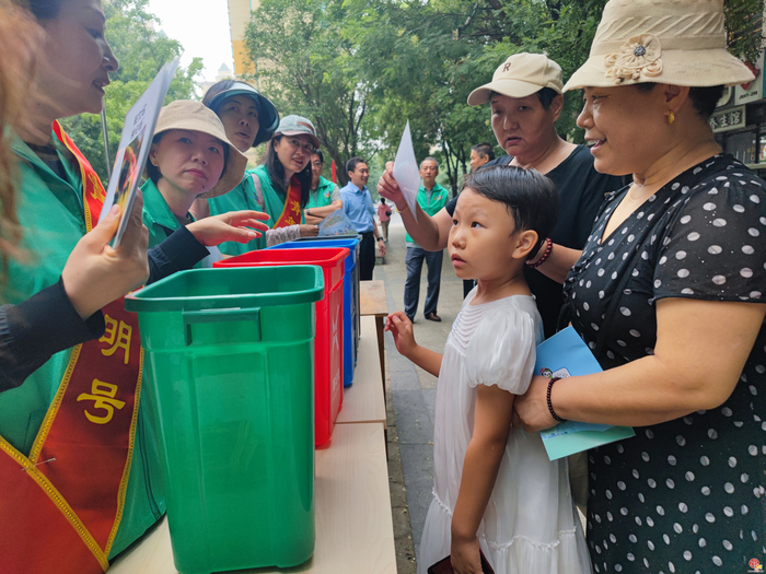 小小力量，助力和谐社会建设——日常生活中的温暖行动